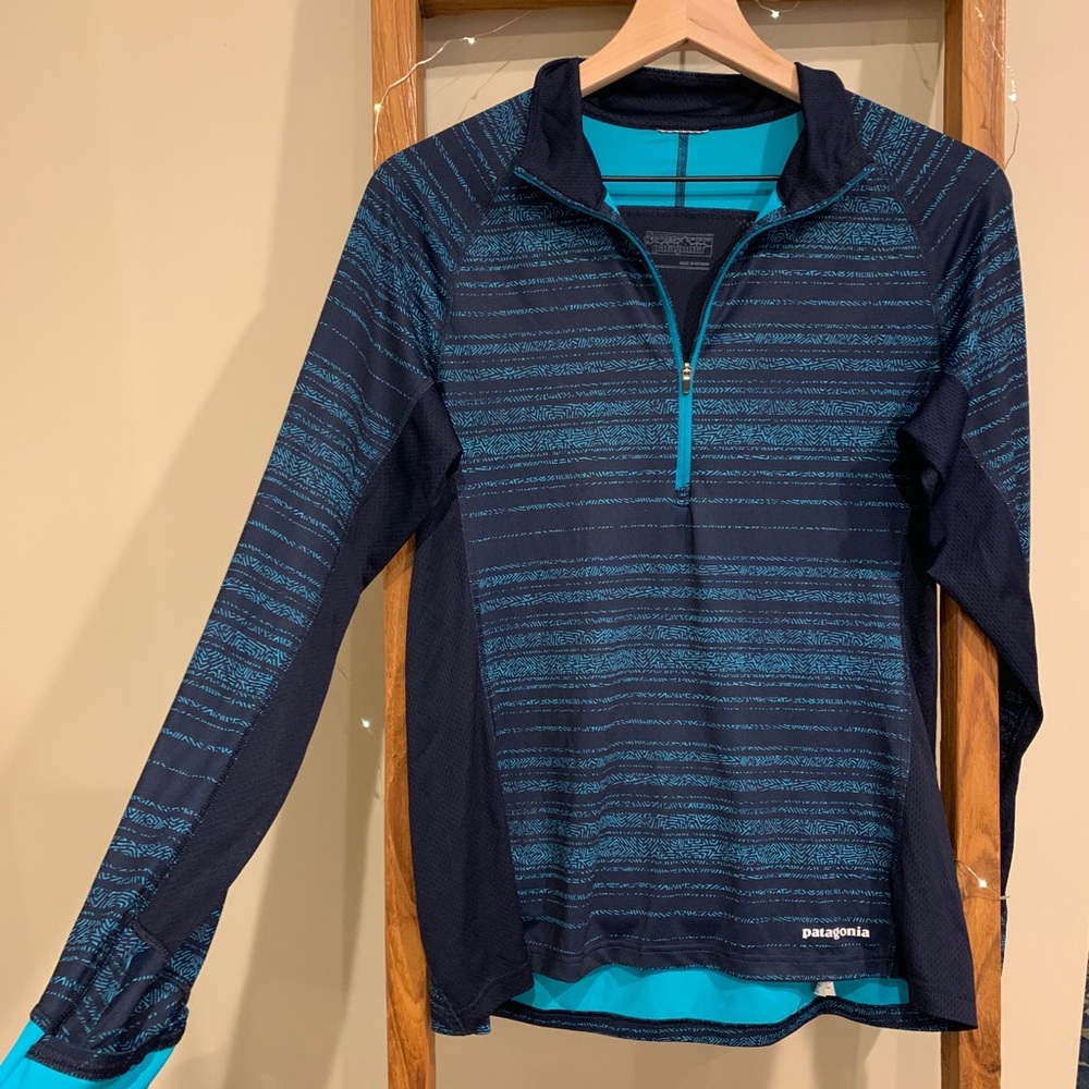 Patagonia 1/4 zip, size large, blue